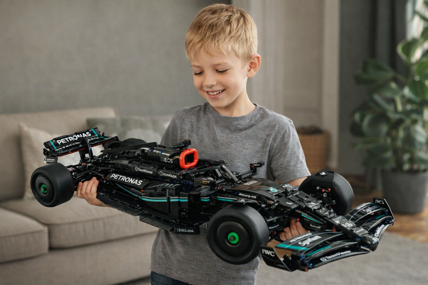 Compre Junto! Miniatura da F&oacute;rmula-1 Mercedes AMG W14 + Quadro Fosco Branco