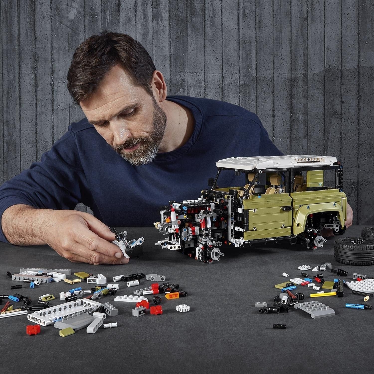 Land Rover Defender (2573 pe&ccedil;as)