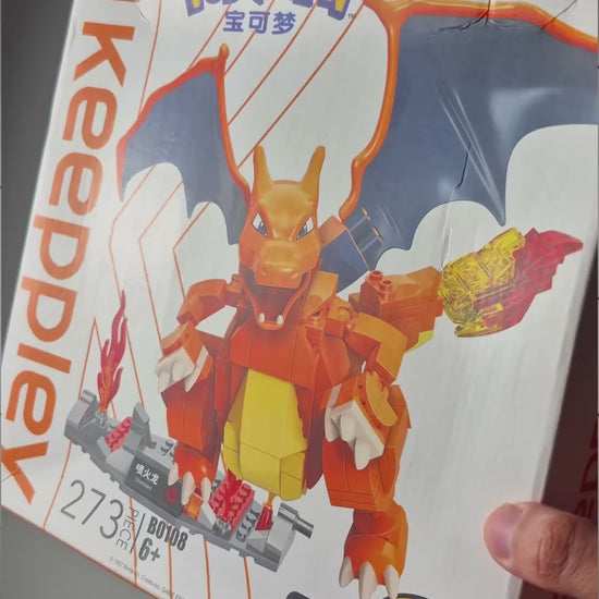 Pok&eacute;mon - Charizard (273 pe&ccedil;as)