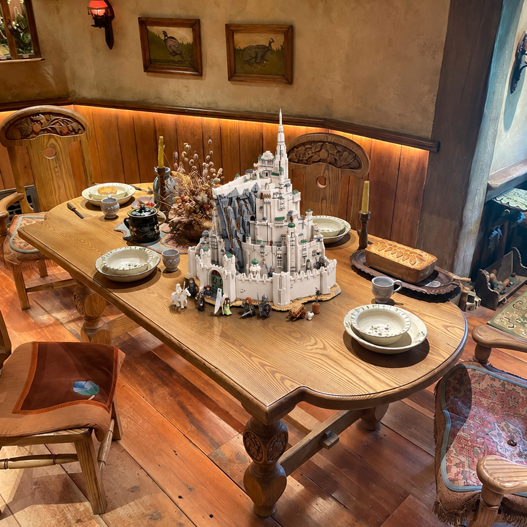Minas Tirith em miniatura em sala de jantar r&uacute;stica