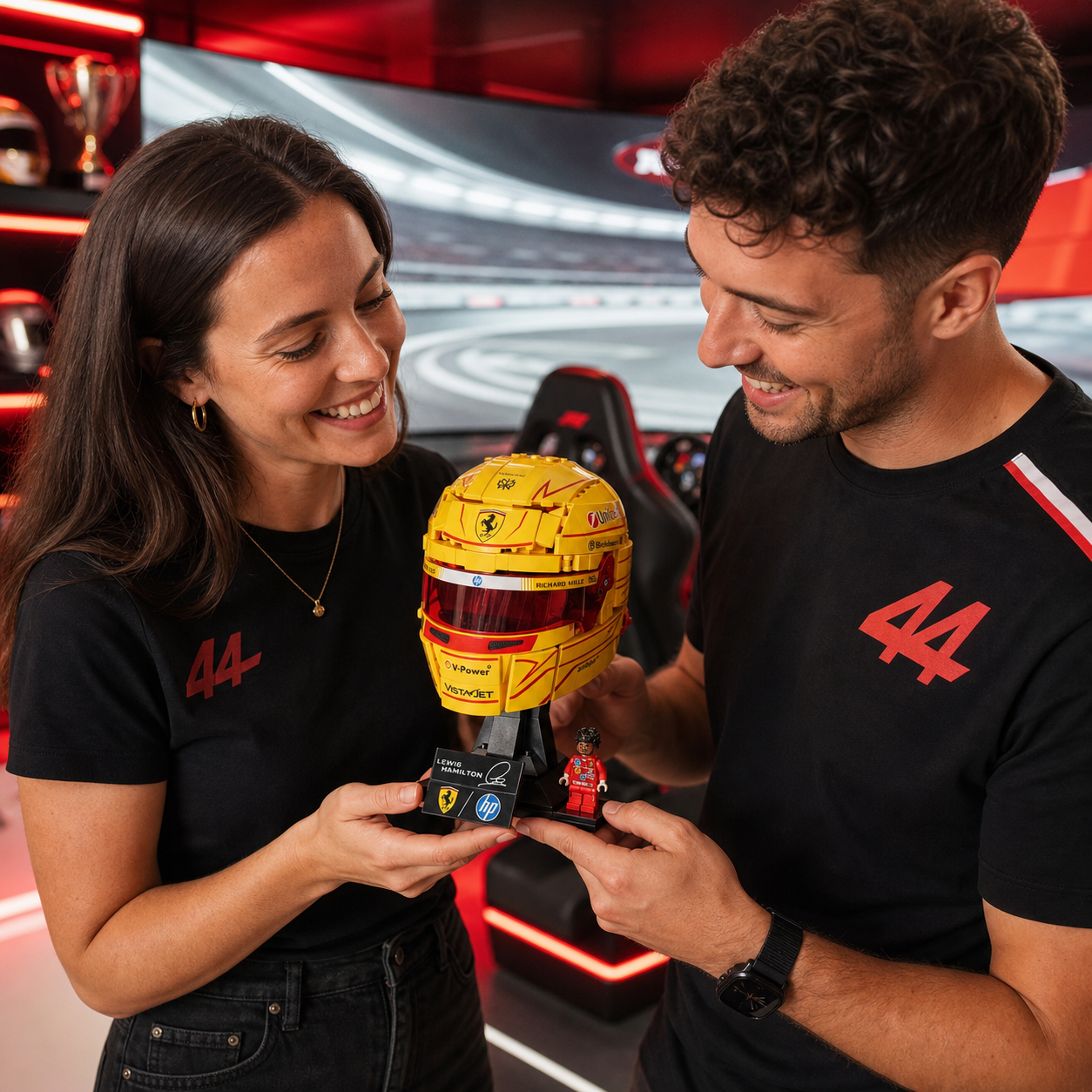 Capacete Ferrari HP - Lewis Hamilton (884 pe&ccedil;as) - imagem 9