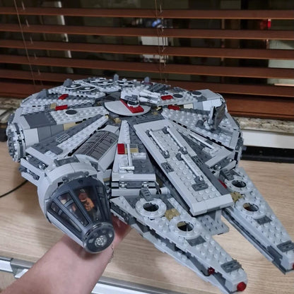 Star Wars - Millennium Falcon (1381 pe&ccedil;as)