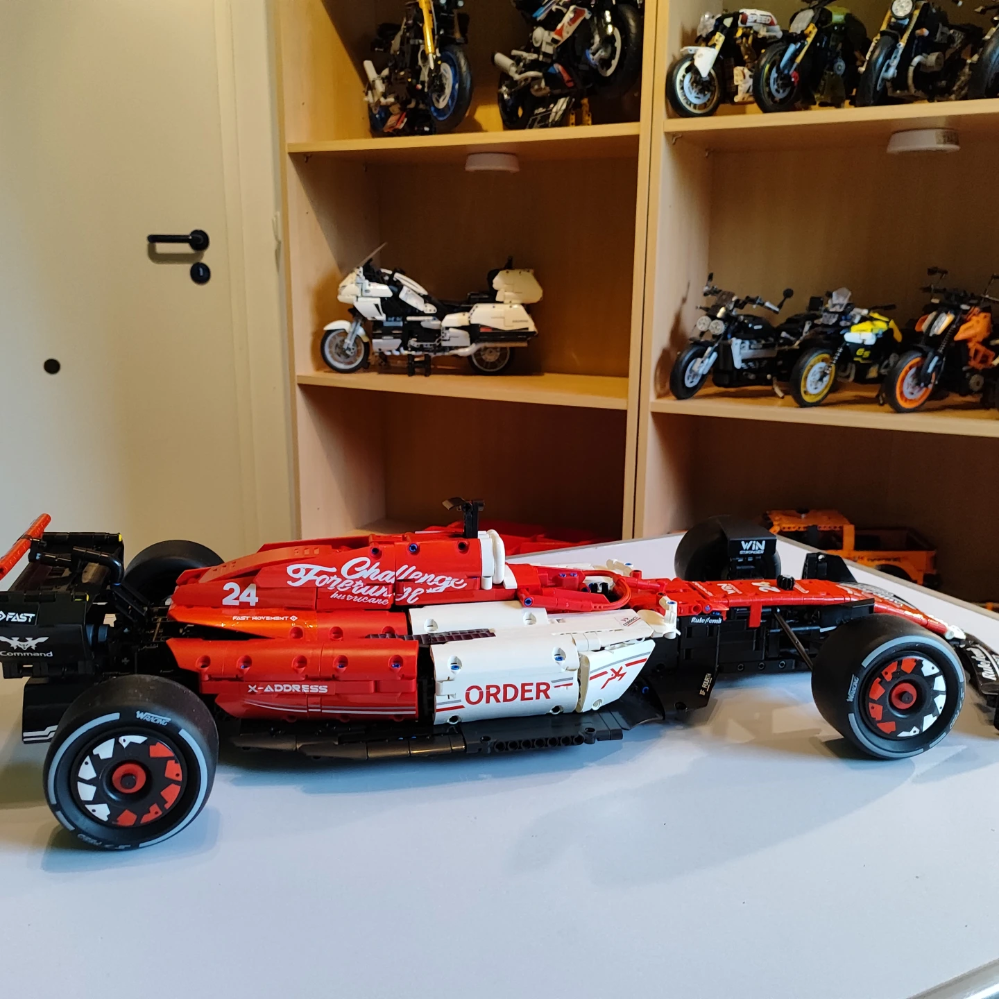 F&oacute;rmula 1 - Alfa Romeo ORLEN C42 (1770 pe&ccedil;as)