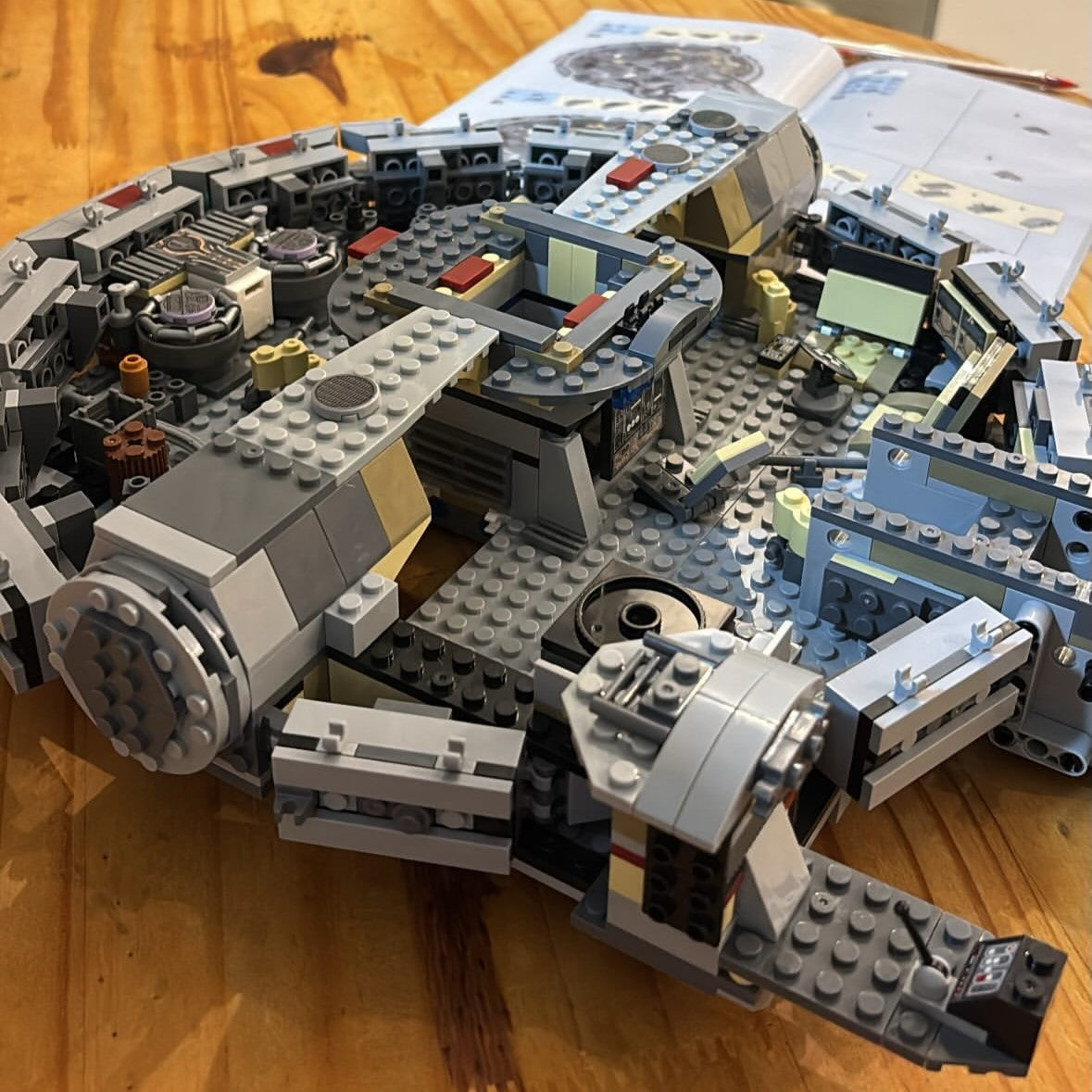 Star Wars - Millennium Falcon (1381 pe&ccedil;as)