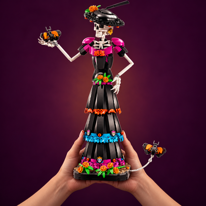 La Catrina (1212 pe&ccedil;as): m&atilde;os segurando o modelo em escala real.