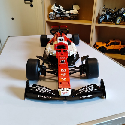 F&oacute;rmula 1 - Alfa Romeo ORLEN C42 (1770 pe&ccedil;as)