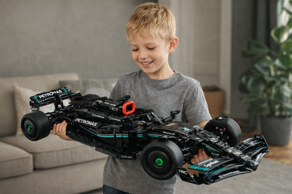 Compre Junto! Miniatura da F&oacute;rmula-1 Mercedes AMG W14 + Quadro Fosco Branco