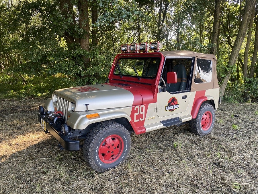 Jeep Wrangler em cenário externo