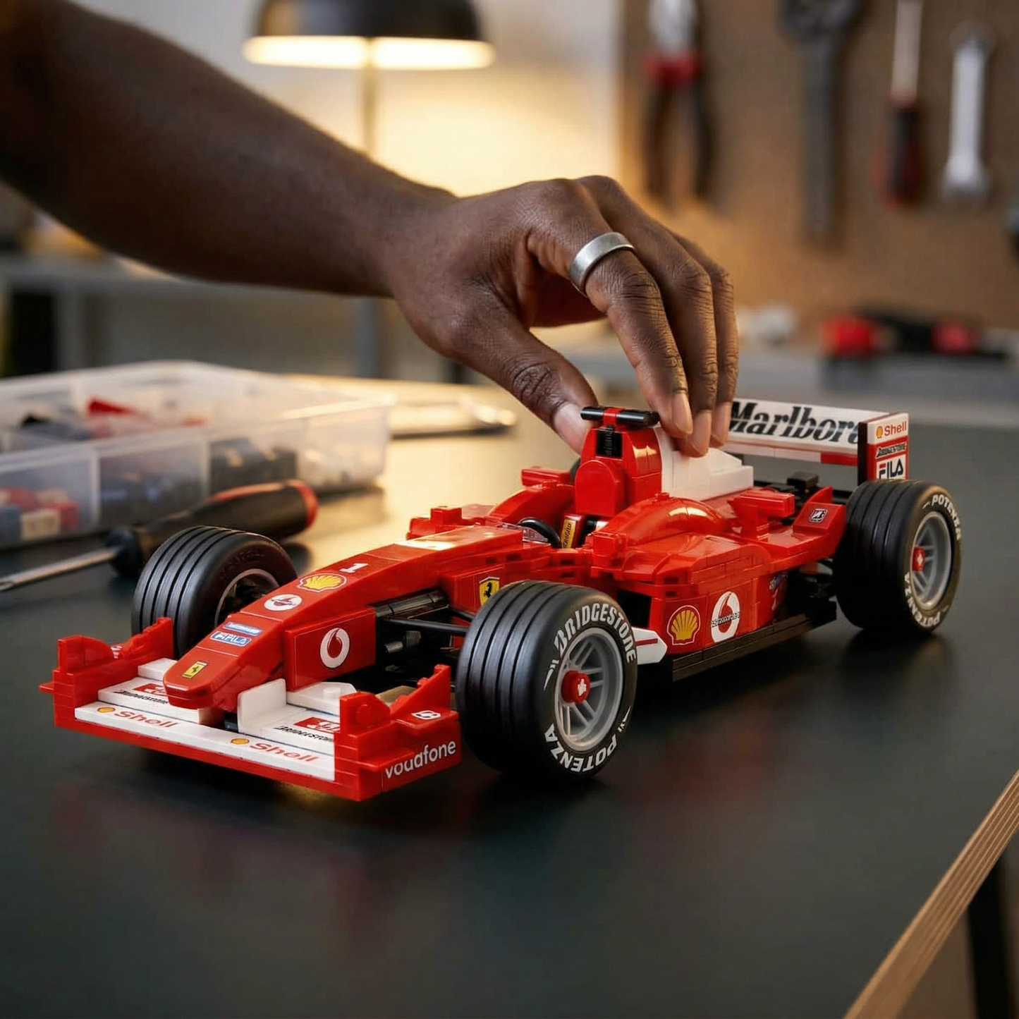 Ferrari F2004 - Michael Schumacher (735 pe&ccedil;as)