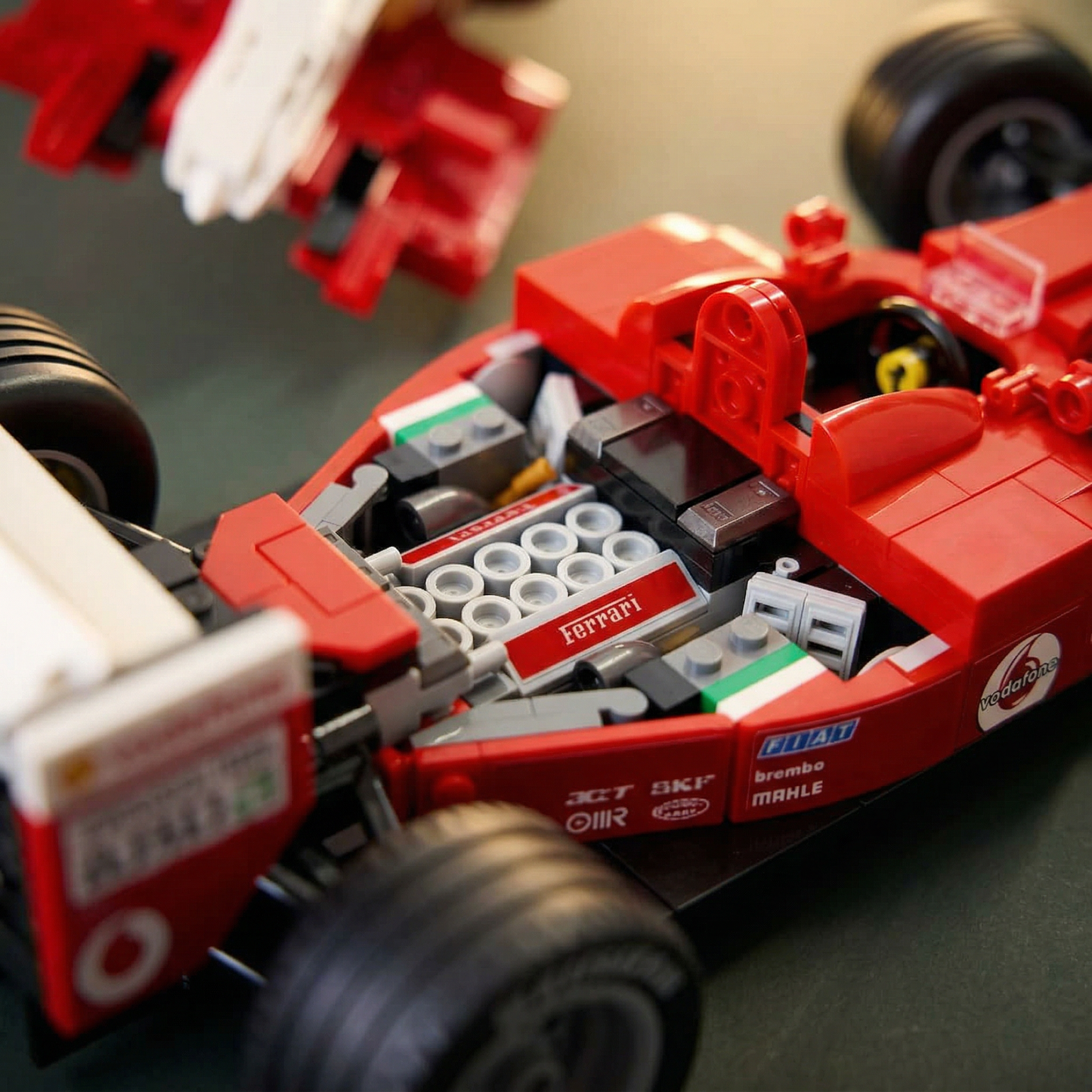 Ferrari F2004 - Michael Schumacher (735 pe&ccedil;as)