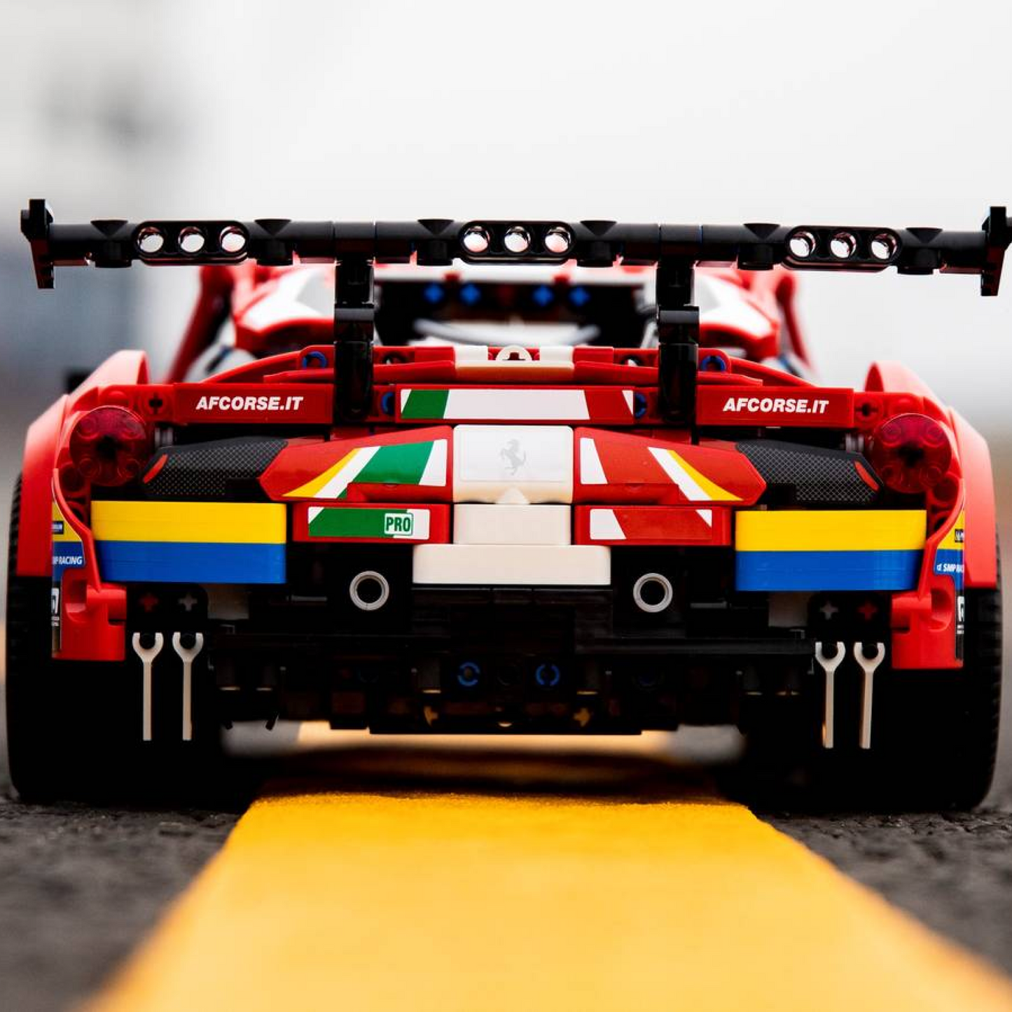 Ferrari 488 GTE (1677 pe&ccedil;as)
