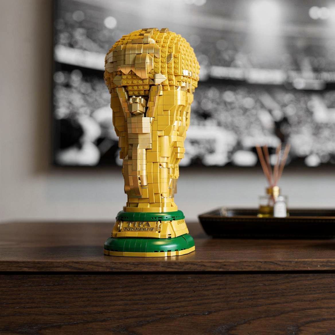 Compre Junto! Ta&ccedil;a da Copa + Bola de Futebol