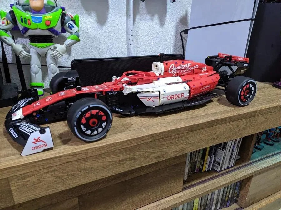 F&oacute;rmula 1 - Alfa Romeo ORLEN C42 (1770 pe&ccedil;as)