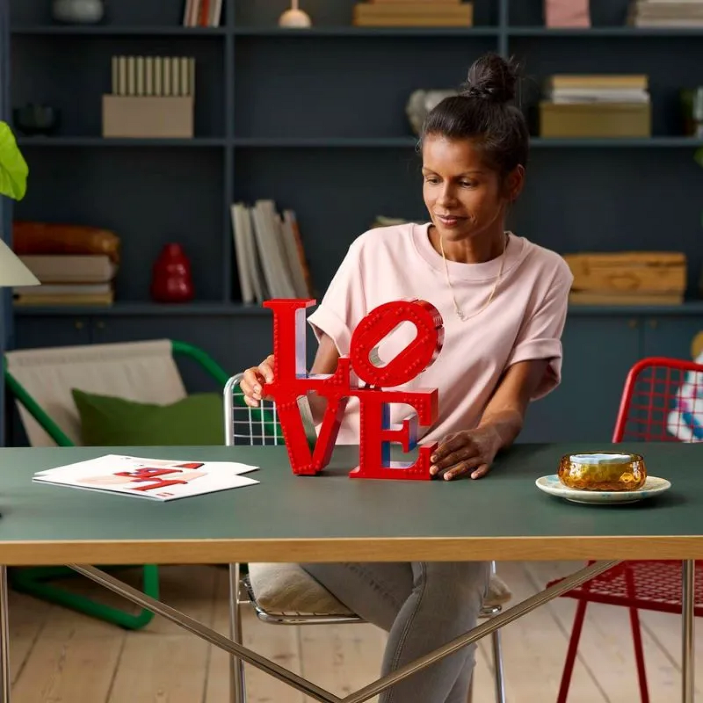 Escultura LOVE (791 pe&ccedil;as) - foto estilo de vida ambiente 1