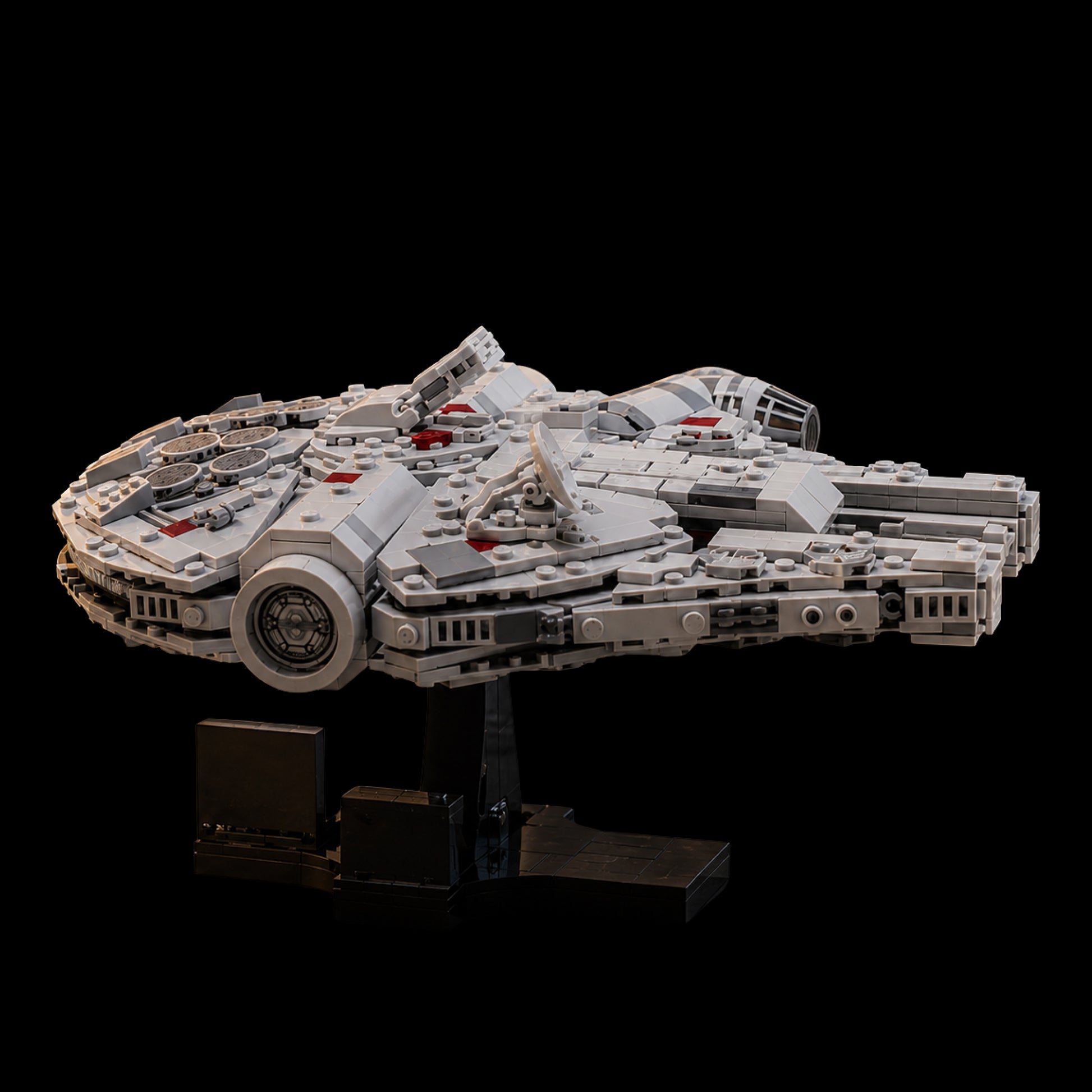 Millennium Falcon (921 pe&ccedil;as) &mdash; ccapamillenium921.jpg